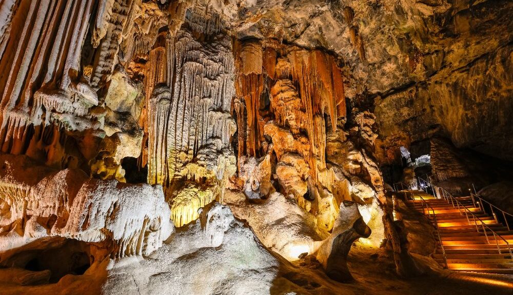 africamps klein karoo oudtshoorn heritage month cango caves